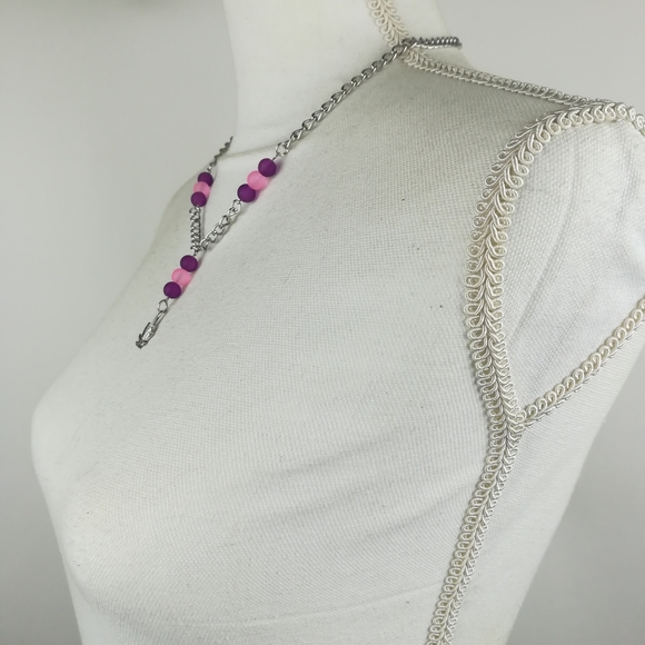 Unique colorful feminine cannabis leaf necklace pink & purple frosted glass - Picture 3 of 3